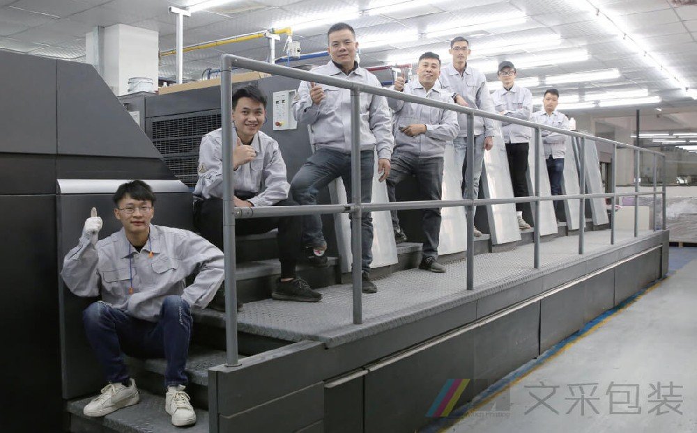 Much Printing team with a Heidelberg XL 105 five-color press