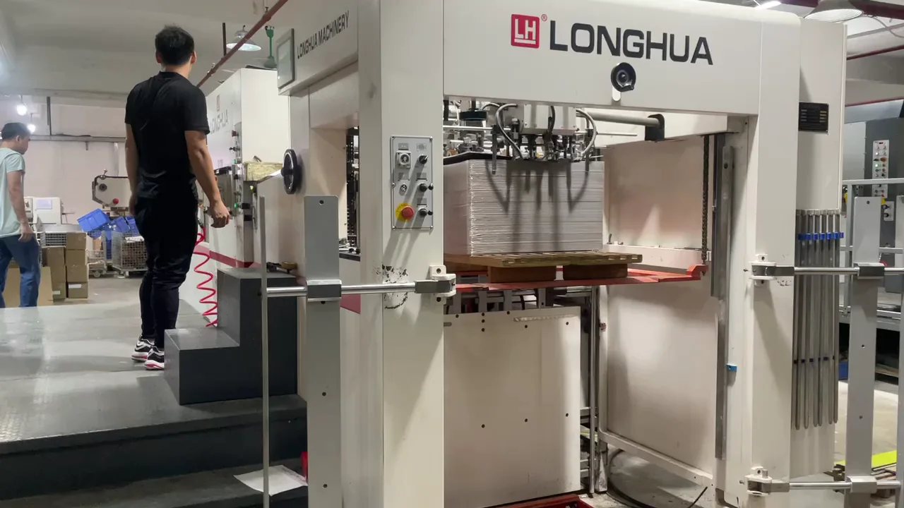 Automatic puzzle die-cutting machine